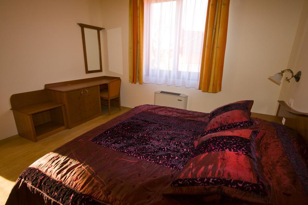 Appartement Szerencsemak Panzio à Kehidakustány Chambre photo
