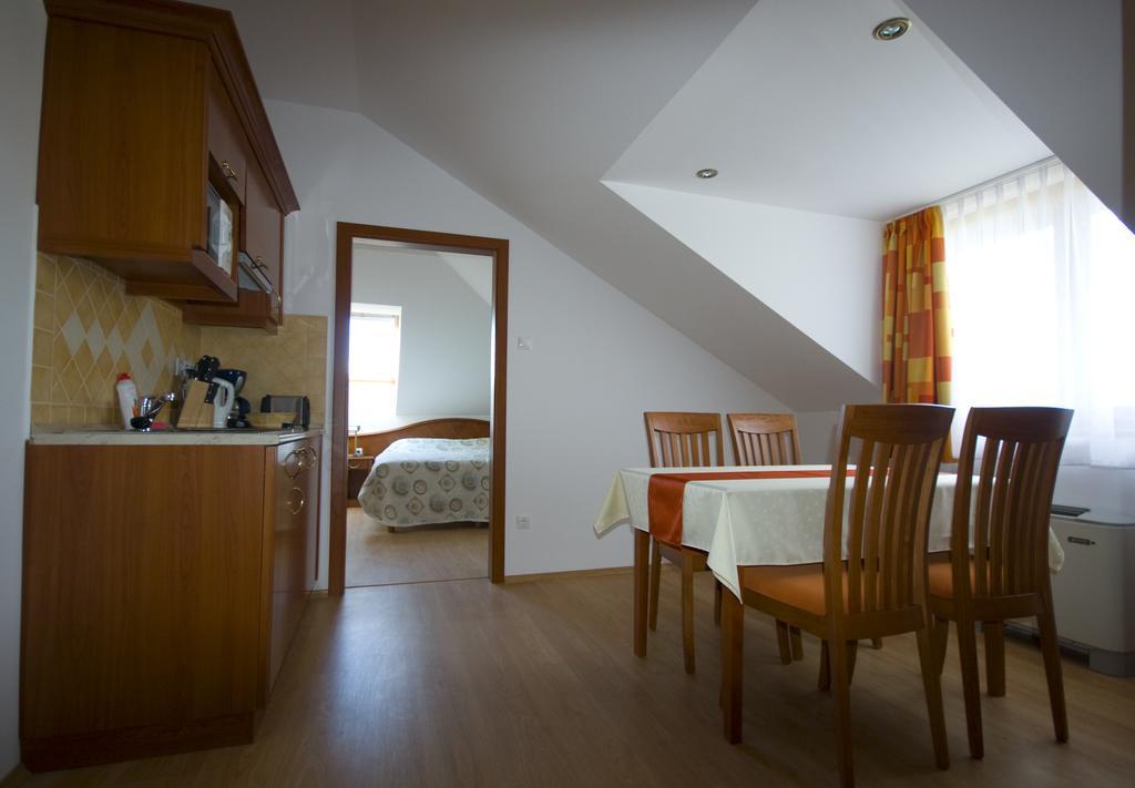Appartement Szerencsemak Panzio à Kehidakustány Chambre photo
