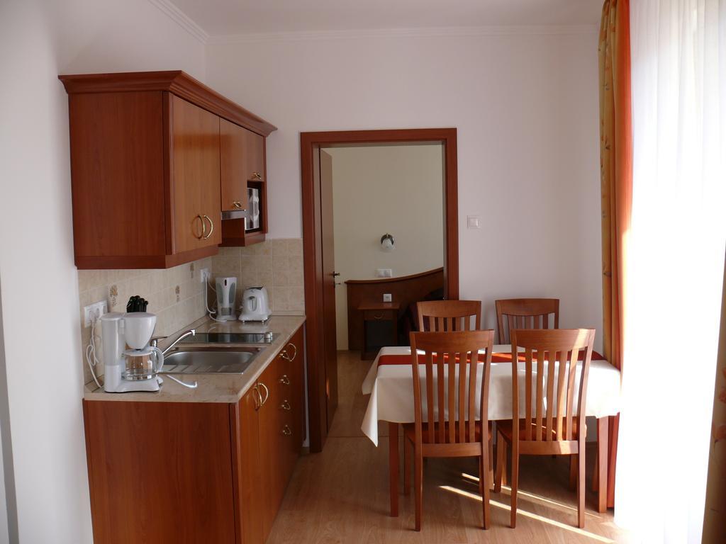 Appartement Szerencsemak Panzio à Kehidakustány Chambre photo