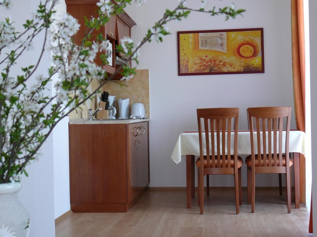 Appartement Szerencsemak Panzio à Kehidakustány Chambre photo