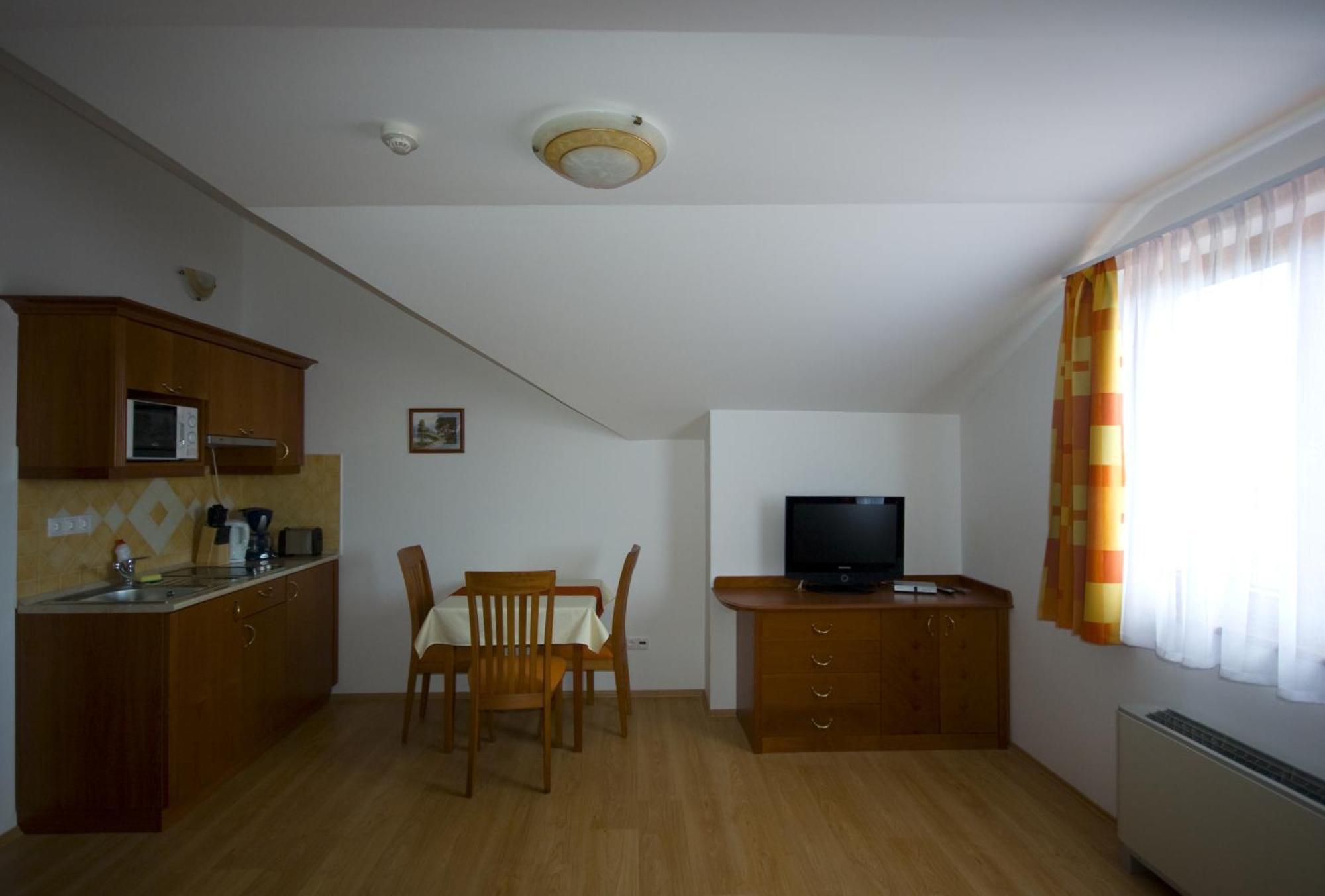 Appartement Szerencsemak Panzio à Kehidakustány Chambre photo