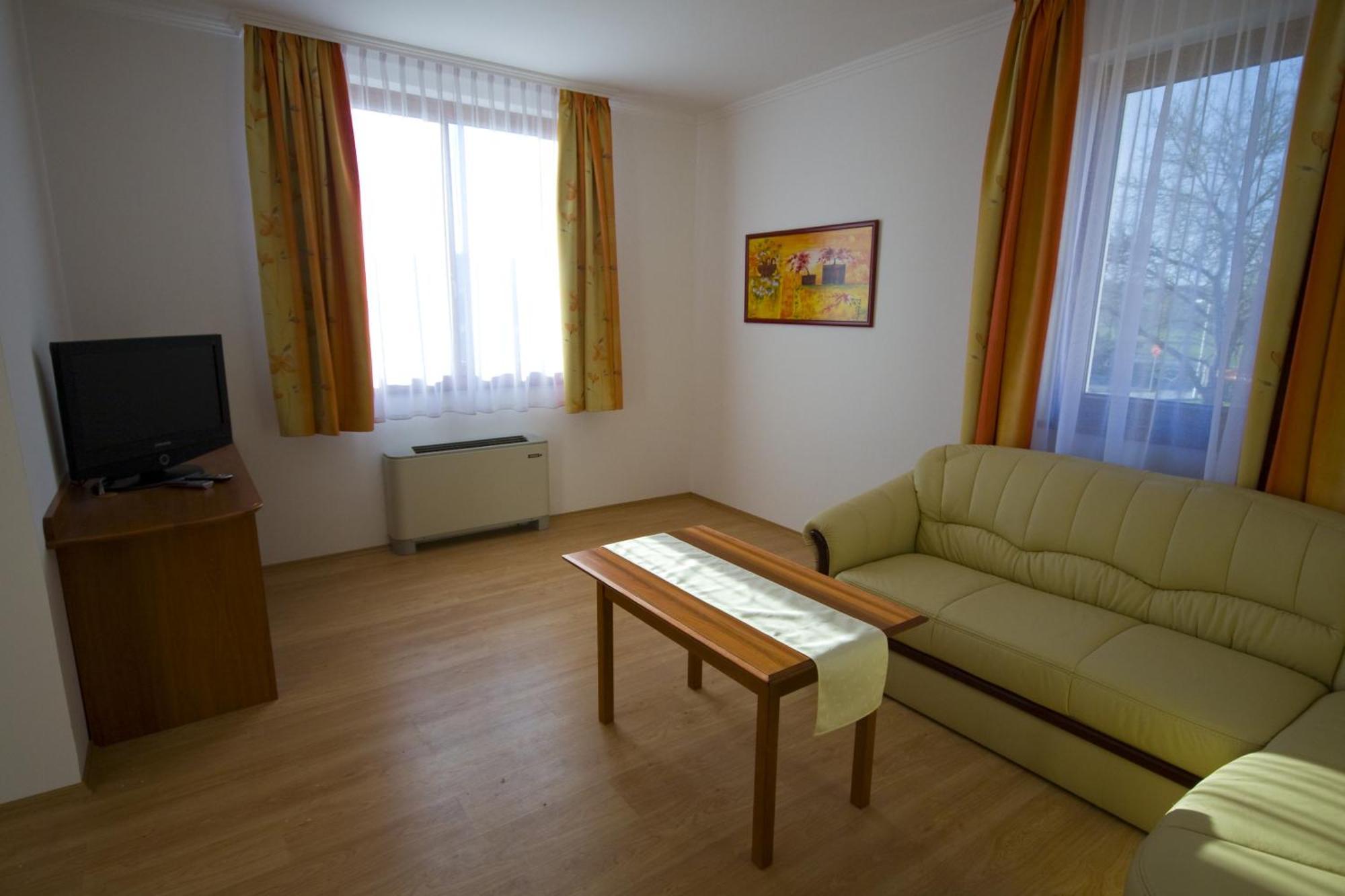 Appartement Szerencsemak Panzio à Kehidakustány Chambre photo