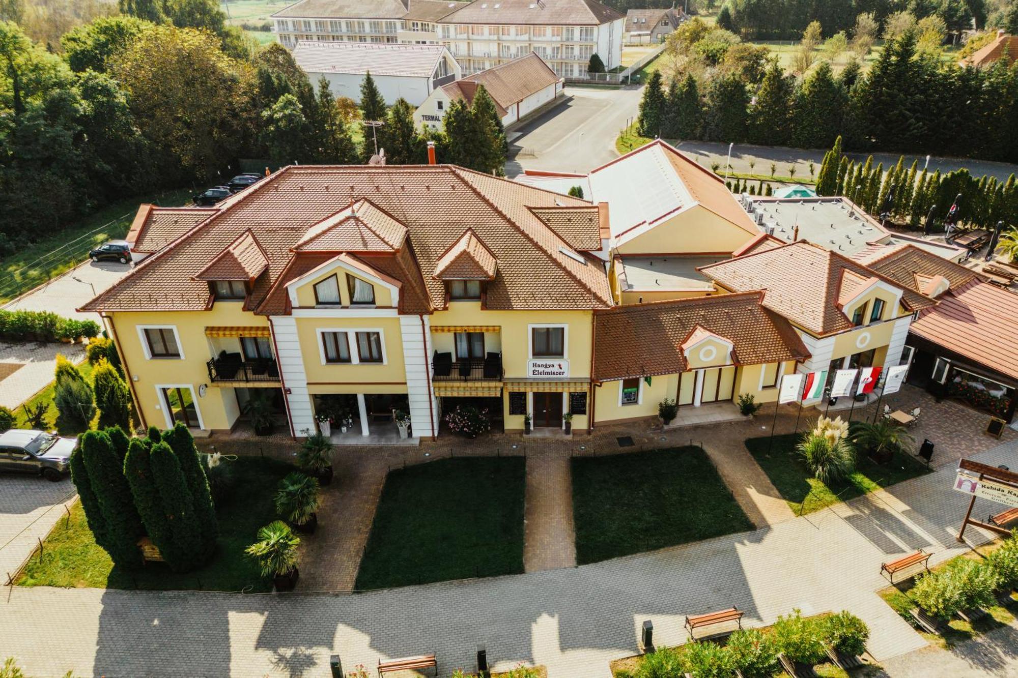 Appartement Szerencsemak Panzio à Kehidakustány Extérieur photo